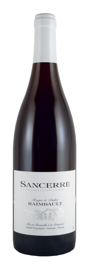 Photo d'une bouteille de vin rouge, présentée sur un fond blanc. Parfait en accompagnement d'un apéritif.