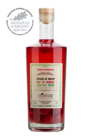 Photo d'une bouteille de rhum, présentée sur un fond blanc. Parfait en accompagnement d'un apéritif.