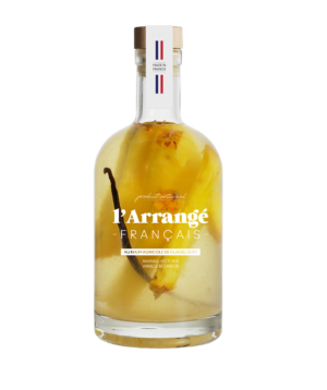 Photo d'une bouteille de rhum, présentée sur un fond blanc. Parfait en accompagnement d'un apéritif.
