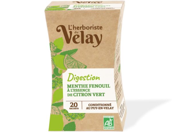 Photo d'une infusion, présentée sur un fond blanc. Parfait en accompagnement d'un bon petit déjeune ou d'une pause goûter.