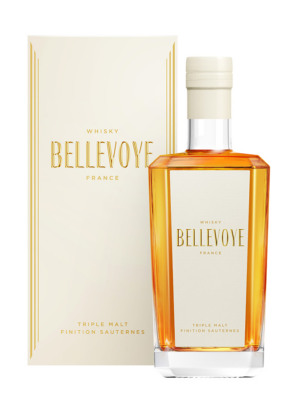 Photo d'une bouteille de whisky, présentée sur un fond blanc. Parfait en accompagnement d'un apéritif.