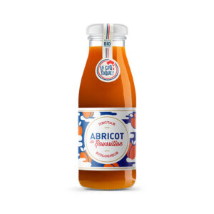 Photo d'une bouteille de jus de fruit, présentée sur un fond blanc. Parfait en accompagnement d'un apéritif.
