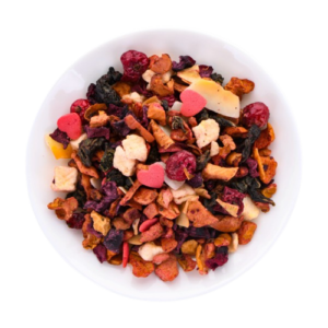 Photo d'une infusion, présentée sur un fond blanc. Parfait en accompagnement d'un bon petit déjeune ou d'une pause goûter.