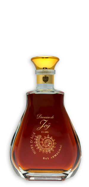 Photo d'une bouteille d'armagnac, présentée sur un fond blanc. Parfait en accompagnement d'un apéritif.