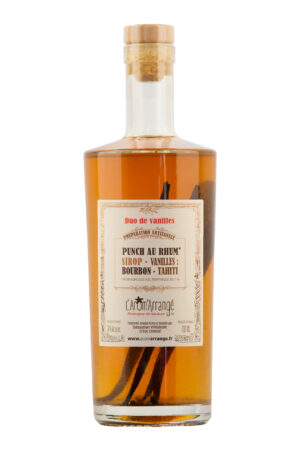 Photo d'une bouteille de rhum, présentée sur un fond blanc. Parfait en accompagnement d'un apéritif.