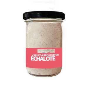 Photo d'une sauce, présentée sur un fond blanc. Parfait en accompagnement d'un plat.