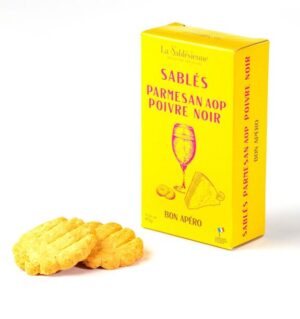 Photo d'un paquet de biscuit, présentée sur un fond blanc.
