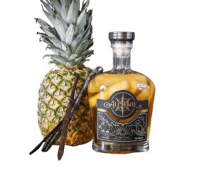 Photo d'une bouteille de rhum, présentée sur un fond blanc. Parfait en accompagnement d'un apéritif.