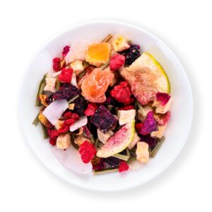 Photo d'une infusion, présentée sur un fond blanc. Parfait en accompagnement d'un bon petit déjeune ou d'une pause goûter.