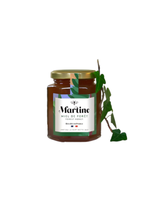Photo d'un pot de miel, présentée sur un fond blanc.