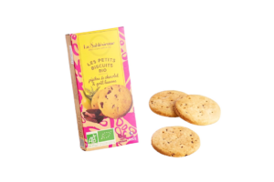 Photo d'un paquet de biscuit, présentée sur un fond blanc.