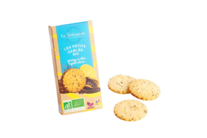 Photo d'un paquet de biscuit, présentée sur un fond blanc.
