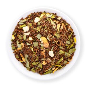 Photo d'un rooibos, présentée sur un fond blanc. Parfait en accompagnement d'un bon petit déjeune ou d'une pause goûter.