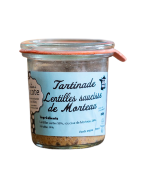Photo d'une tartinade, présentée sur un fond blanc. Parfait en accompagnement d'un apéritif.