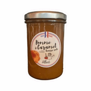 Photo d'une confiture, présentée sur un fond blanc. Parfait en accompagnement d'un bon petit déjeuner.
