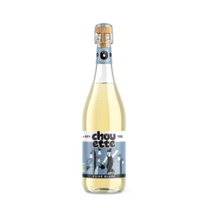 Photo d'une bouteille de poiré, présentée sur un fond blanc.