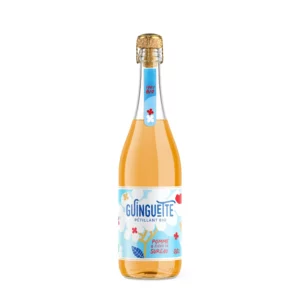 Photo d'une bouteille de soda, présentée sur un fond blanc.