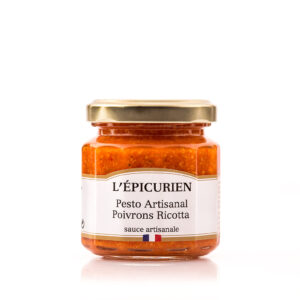 Photo d'une sauce, présentée sur un fond blanc. Parfait en accompagnement d'un plat.