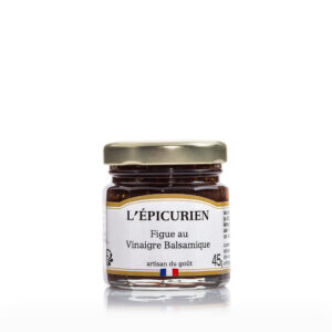 Photo d'un condiment, présentée sur un fond blanc.