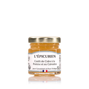 Photo d'un confit, présenté sur un fond blanc.