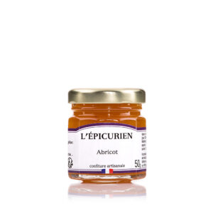 Photo d'une confiture, présentée sur un fond blanc.