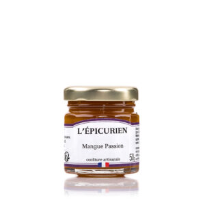 Photo d'une confiture, présentée sur un fond blanc.