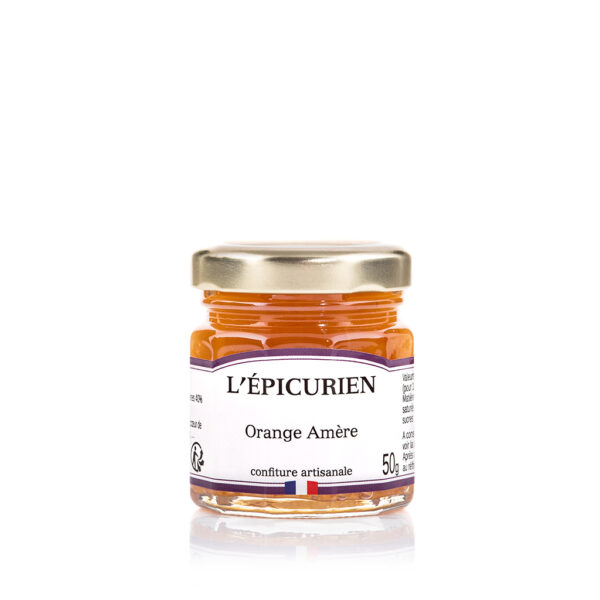 Photo d'une confiture, présentée sur un fond blanc.