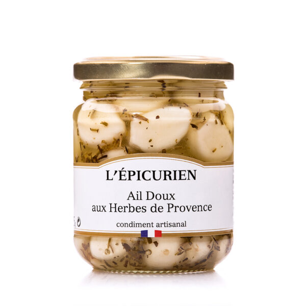 Photo d'un pot d'ail confit, présenté sur un fond blanc.