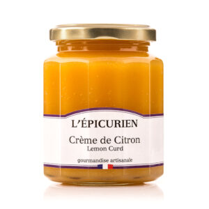 Photo d'une crème, présentée sur un fond blanc.