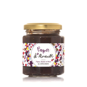 Photo d'une confiture, présentée sur un fond blanc.