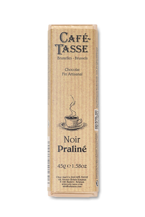 Photo d'une tablette de chocolat, présentée sur un fond blanc.