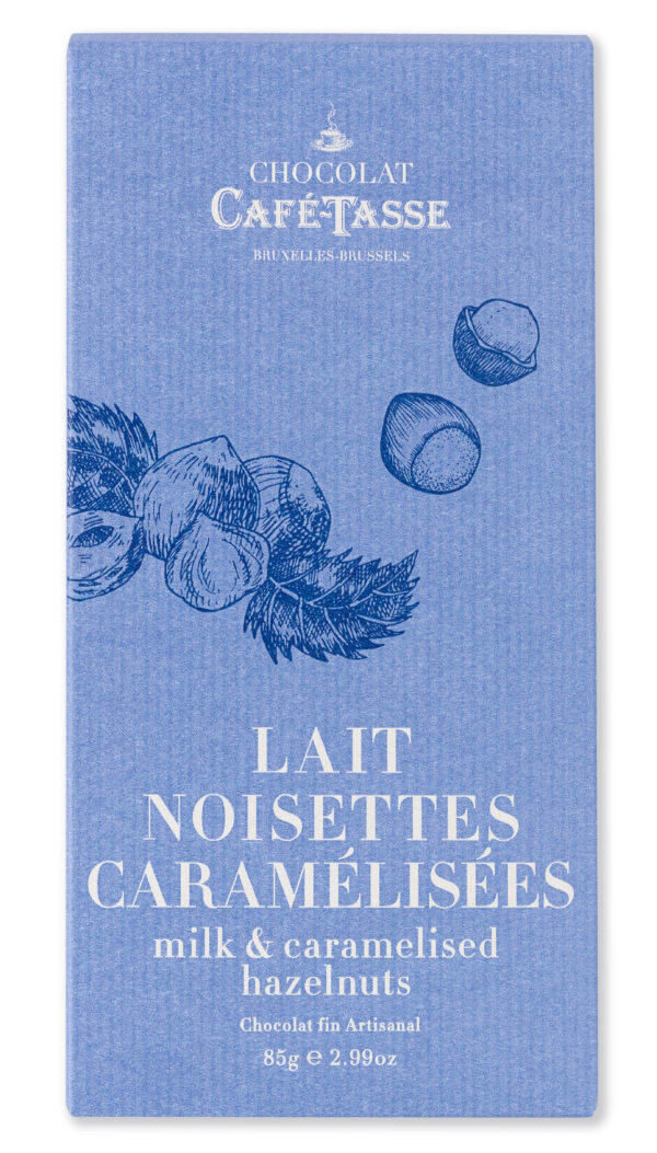 Photo d'une tablette de chocolat, présentée sur un fond blanc.