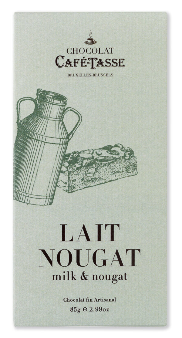 Photo d'une tablette de chocolat, présentée sur un fond blanc.