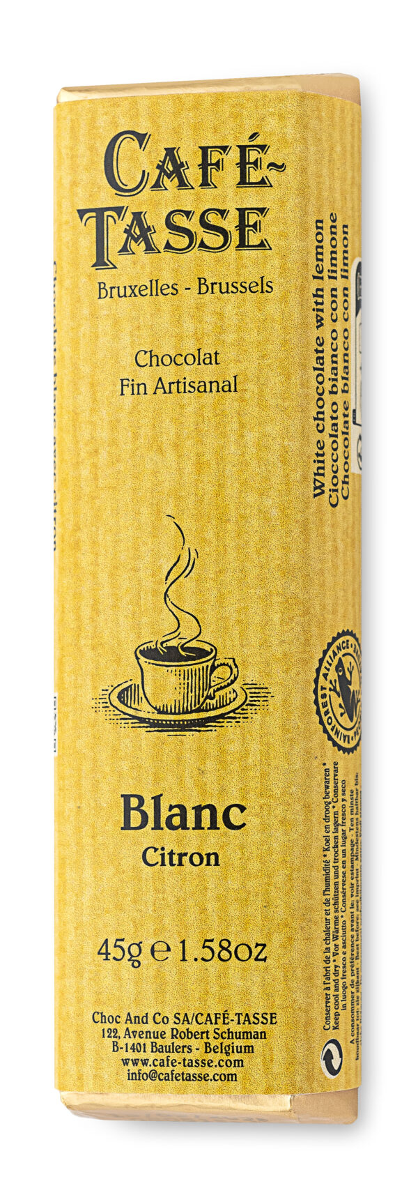 Photo d'une tablette de chocolat, présentée sur un fond blanc.