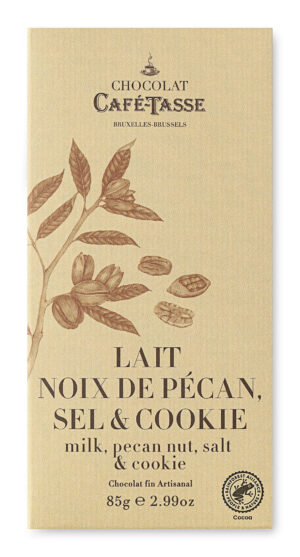 Photo d'une tablette de chocolat, présentée sur un fond blanc.