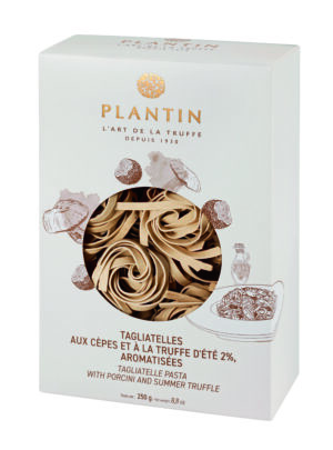 Photo d'un plat, présentée sur un fond blanc.