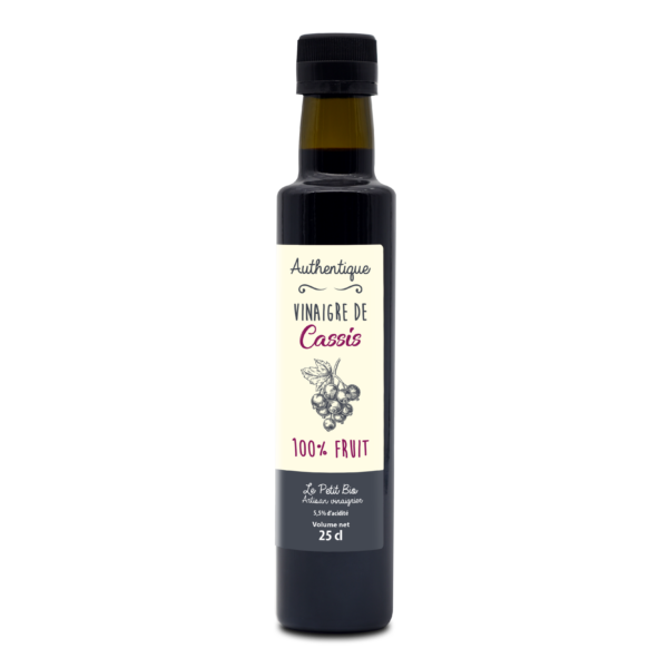 Photo d'un vinaigre, présentée sur un fond blanc. Parfait en accompagnement d'un plat.