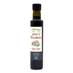 Photo d'un vinaigre, présentée sur un fond blanc. Parfait en accompagnement d'un plat.