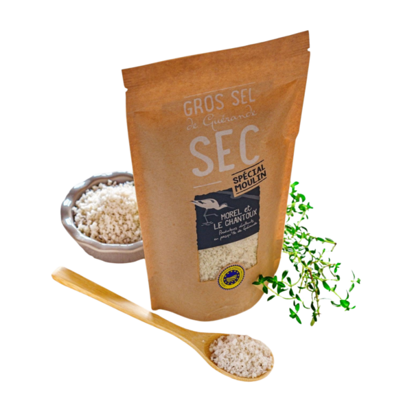 Photo d'un paquet de sel, présentée sur un fond blanc. Parfait en accompagnement d'un plat.