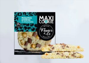 Photo d'un cookie, présenté sur un fond blanc.