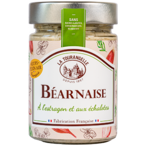 Photo d'une sauce, présentée sur un fond blanc. Parfait en accompagnement d'un plat.