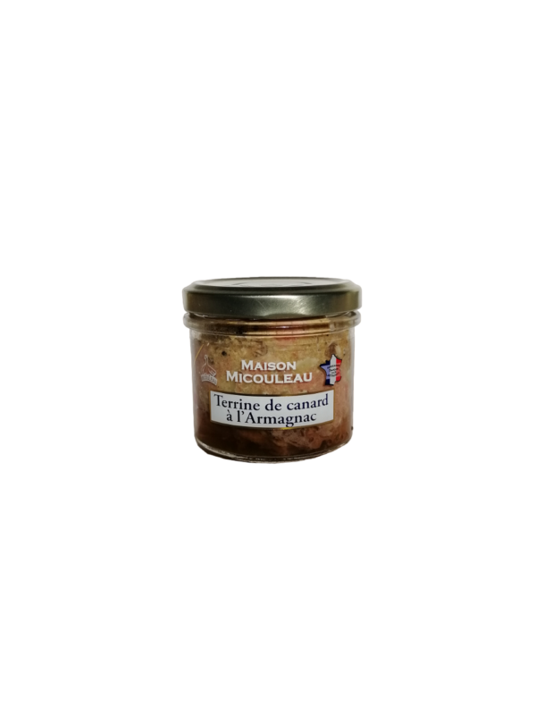 Photo d'une tartinade, présentée sur un fond blanc. Parfait en accompagnement d'un apéritif.