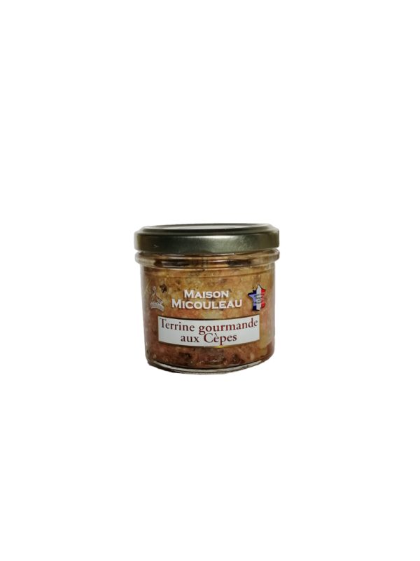 Photo d'une tartinade, présentée sur un fond blanc. Parfait en accompagnement d'un apéritif.