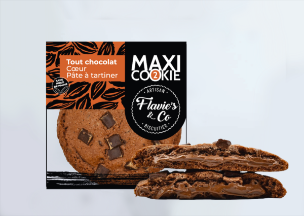 Photo d'un cookie, présenté sur un fond blanc.