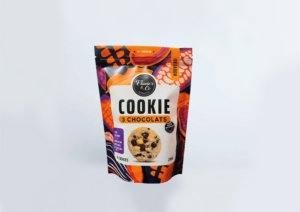 Photo d'un sachet de cookies, présenté sur un fond blanc.