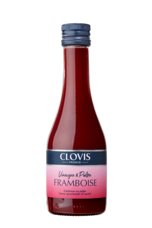 Photo d'un vinaigre, présentée sur un fond blanc. Parfait en accompagnement d'un plat.