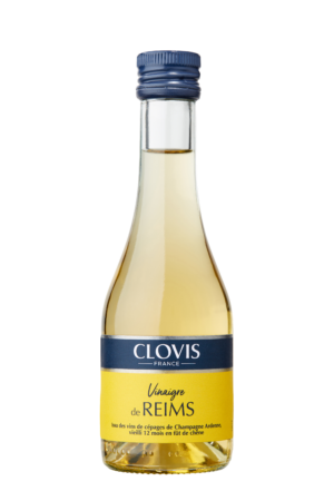 Photo d'un vinaigre, présentée sur un fond blanc. Parfait en accompagnement d'un plat.