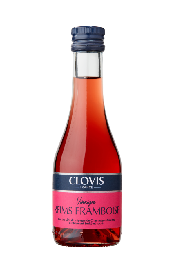 Photo d'un vinaigre, présentée sur un fond blanc. Parfait en accompagnement d'un plat.
